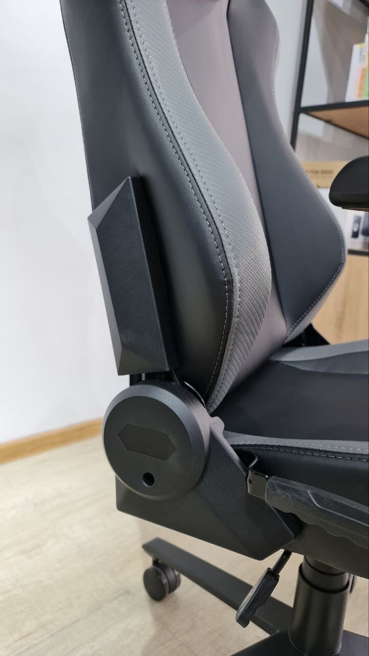 Игровое  кресло TACTICRIG  PANTHER BLACK GREY PU LEATHER